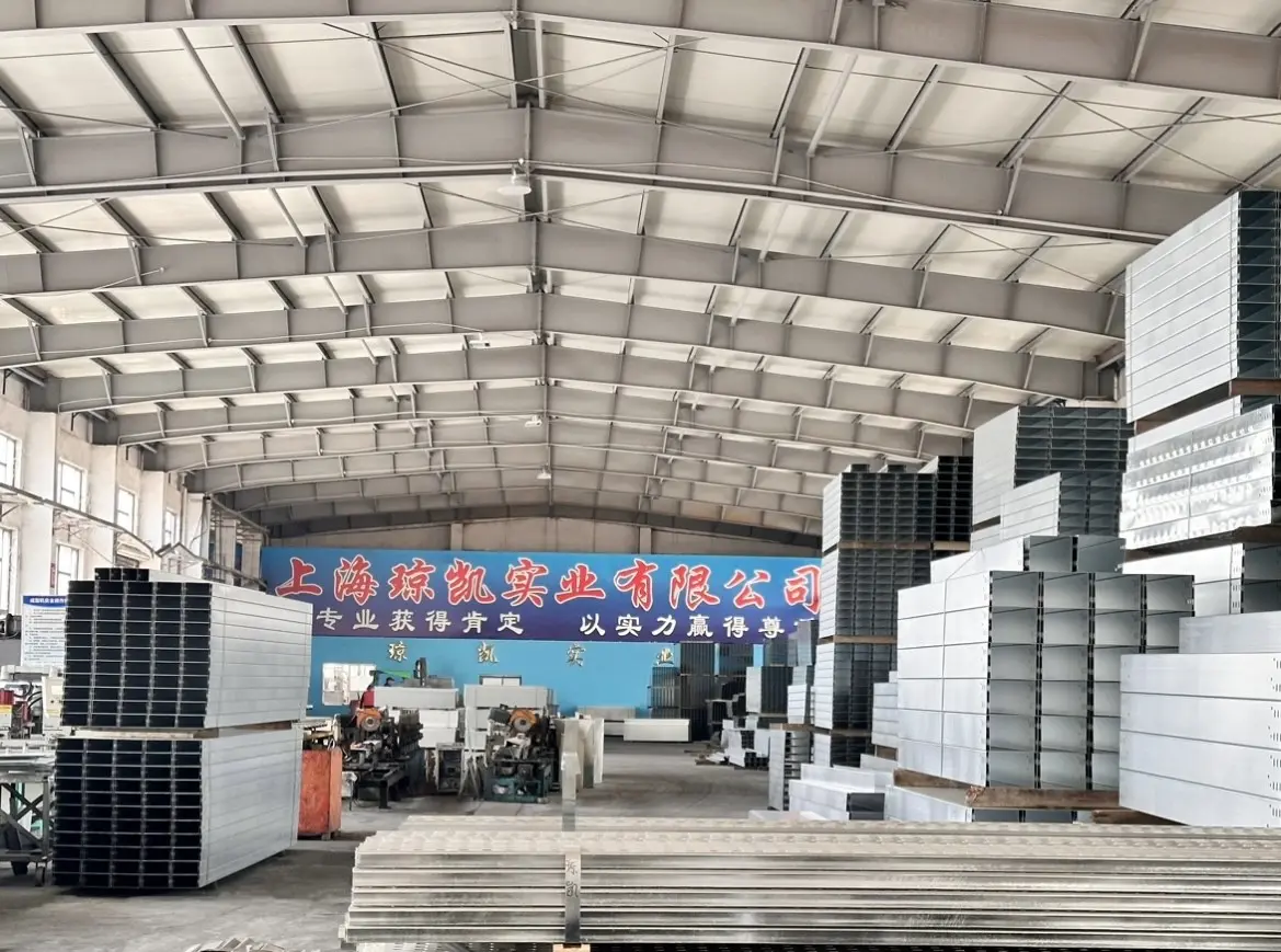 Coping with Extreme Weather: Reinforced Design and Material Selection for Cable Trays in Hurricane and Flood-Prone Areas